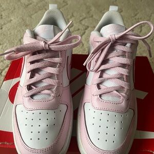 YOUTH NIKE COURT BOROUGH LOW 2 SE1 (GS) size 5.5y Pink